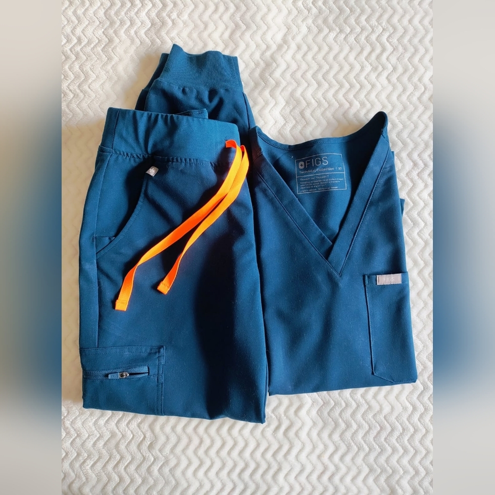 FIGS SCRUBS TOP